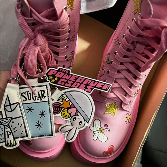 [SOLD] NEW! Dolls Kill x Powerpuff Girls 💗 Combat Boots Pink - Picture 4 of 11